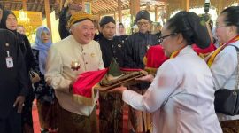 Rombongan Karaton Kasunanan Surakarta melalui utusan dalem KGPH Adipati Dipokusumo bersama Gusti Kanjeng Ratu Alit, Gusti Raden Ayu Koes Rahmaniyah beserta abdi Karaton diterima Sesepuh Ahli Waris Sunan Kalijaga, Muhammad Cahyo Imam Santoso bersama keluarga besar ahli waris Sunan Kalijaga, Rabu (4/6/25) siang.