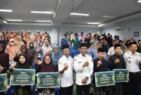 Sebanyak 100 hafidz dan hafidzah di Kabupaten Demak menerima bantuan sosial masing-masing sebesar Rp.2 juta dari Pemerintah Kabupaten Demak.