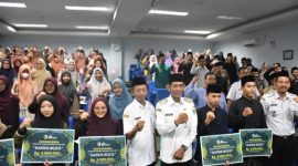Sebanyak 100 hafidz dan hafidzah di Kabupaten Demak menerima bantuan sosial masing-masing sebesar Rp.2 juta dari Pemerintah Kabupaten Demak.