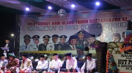 Pejabat Utama Polres Demak, jajaran Forkopimda dan sejumlah tokoh agama terkemuka di Kabupaten Demak hadiri doa bersama
untuk negeri di depan Masjid Agung Demak, Sabtu (21/6) malam.