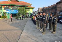 Anggota Polres Demak siap amankan jamaah haji yang transit di Gedung IPHI Kabupaten Demak.