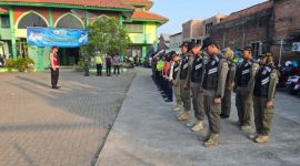 Anggota Polres Demak siap amankan jamaah haji yang transit di Gedung IPHI Kabupaten Demak.