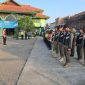 Anggota Polres Demak siap amankan jamaah haji yang transit di Gedung IPHI Kabupaten Demak.