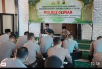 Polres Demak menggelar pengajian, pembinaan rohani dan mental, serta do'a bersama, di Masjid Uswatun Hasanah Mapolres Demak, Kamis (26/6/2025).