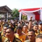 Jajaran Polres Demak beserta keluarga besar mengikuti jalan sehat dalam rangka memeriahkan Hari Bhayangkara ke-79, Jumat (4/7).
