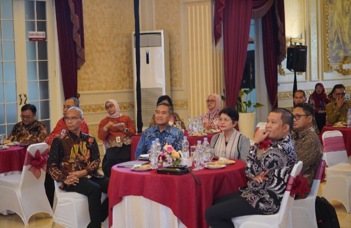 Ketua Dewan Audit merangkap Anggota Dewan Komisioner OJK, Sophia Wattimena (tengah) hadir dalam Forum Governance, Risk and Compliance (GRC) Volume.1 Tahun 2025 di Semarang, Senin (7/7/2025).