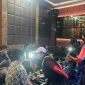Petugas BNNP Jateng melakukan pemeriksaan fisik terhadap para pengunjung dan Pemandu Lagu  Tempat Hiburan Malam di kota Semarang, pada tanggal 11-12 dan 12-13 Juli 2025. 
