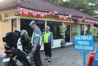 Sipropam Polres Demak melaksanakan Penegakan Ketertiban dan Pendisiplinan (Gaktibplin) terhadap anggota, Senin (14/7/2025). 
