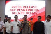 Wakapolres Demak, Kompol Hendrie Suryo Liquisasono bersama jajarannya saat konferensi pers di Aula Wicaksana Laghawa, Kamis (17/7/2025).
