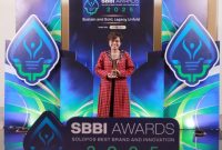 2025


PT Solusi Bangun Indonesia Tbk melalui produk Semen Dynamix, menerima penghargaan di ajang Solo Best Brand & Innovation Award. Penghargaan diterima oleh Novi Maryanti, Corporate Communications Manager PT Solusi Bangun Indonesia Tbk. 
