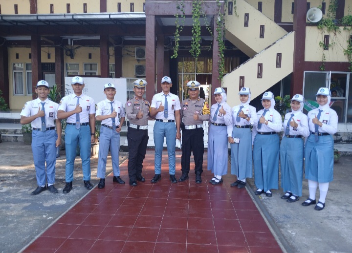 Satlantas Polres Demak 
sosialisasikan Tertib Berlalulintas
di SMAN 2 Demak, Kelurahan Bintoro, Kecamatan Demak, Kabupaten Demak, Senin (21/7/2025).
