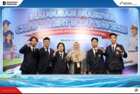 Kelima mahasiswa Polines yang berhasil raih Beasiswa Crewing Talent Scouting PT Pertamina International Shipping 2025 didampingi oleh Dianita Ratna K., S.T., M.T., selaku Wakil Direktur Bidang Kerja Sama, Hubungan Masyarakat, dan Sistem Informasi, Polines.