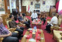 Kepala Badan Narkotika Nasional Provinsi (BNNP) Jawa Tengah, Brigjen Pol. Dr. H. Agus Rohmat, melakukan audiensi strategis bersama Bupati Klaten, Hamenang Wajar Ismoyo, didampingi oleh Kepala Badan Kesbangpol Klaten dan para Pejabat Utama (PJU) BNNP Jateng, Kamis (24/7/2025).
