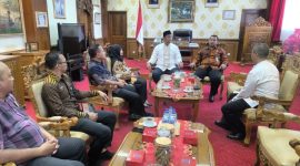 Kepala Badan Narkotika Nasional Provinsi (BNNP) Jawa Tengah, Brigjen Pol. Dr. H. Agus Rohmat, melakukan audiensi strategis bersama Bupati Klaten, Hamenang Wajar Ismoyo, didampingi oleh Kepala Badan Kesbangpol Klaten dan para Pejabat Utama (PJU) BNNP Jateng, Kamis (24/7/2025).
