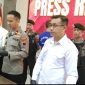 Wakapolres Demak, Kompol Hendrie dalam (tengah) saat rilis ungkap kasus di Mapolres Demak, Senin (4/8/2025).