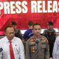 Wakapolres Demak, Kompol Hendrie Suryo Liquisasono (tengah) saat konferensi pers di Mapolres Demak, Rabu (6/8/2025).