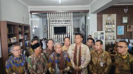 Kepala BNN RI, Komjen Pol. Marthinus Hukom (tengah), saat mengunjungi Balai Desa Ponggok, Kecamatan Polanharjo, Kabupaten Klaten, Jawa Tengah, Kamis (7/8/2025). 