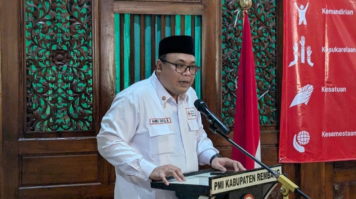 Ketua Dewan Kehormatan PMI Rembang, M. Hanies Cholil Barro’ atau Gus Hanies.