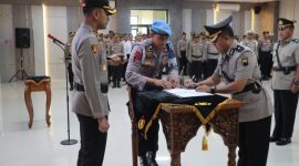 Kapolres Demak, AKBP Ari Cahya Nugraha, memimpin langsung upacara sertijab untuk sembilan perwira di internal kepolisian yang
berlangsung di Aula Wicaksana Laghawa, Mapolres Demak, Senin (11/8/2025).