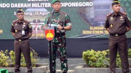 Pangdam IV/Diponegoro, Mayjen TNI Achiruddin, memimpin Apel Gelar Pengamanan yang dilaksanakan bersama Kejaksaan Tinggi Jawa Tengah dan Kejaksaan Tinggi Daerah Istimewa Yogyakarta di Lapangan Kejaksaan Tinggi Jawa Tengah, Selasa (12/8).