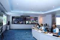 Direktur Utama PLN, Darmawan Prasodjo (tengah).