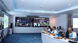 Direktur Utama PLN, Darmawan Prasodjo (tengah).