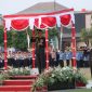 Kapolres Demak, AKBP Ari Cahya Nugrah pimpin Upacara Penurunan Bendera HUT RI Ke-80, di Alun-alun Simpang Enam Demak pada Minggu (17/8/2025).
