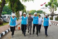 Direktur Utama PLN, Darmawan Prasodjo, meninjau langsung kesiapan suplai listrik andal untuk rangkaian Upacara Peringatan Hari Ulang Tahun (HUT) ke-80 Kemerdekaan Republik Indonesia yang digelar di Istana Merdeka, Jakarta, Minggu (17/8). 
