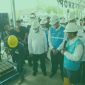 Menteri IMIPAS, Agus Andrianto, didampingi Direktur Utama PLN, Darmawan Prasodjo meninjau langsung pembuatan batako dan paving dari limbah FABA.