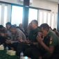 Seluruh anggota Polres Demak, ASN, anggota Kodim 0716/Demak, pegawai Pemkab Demak, Senkom Demak, serta mahasiswa, menghadiri peringatan Maulid Nabi Muhammad SAW 1447 H di Masjid Uswatun Hasanah, Kamis (11/9/2025).