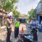 Anggota Satlantas Polres Demak sedang mensosialisasikan tertib berlalu lintas dan pelatihan safety riding di SMK Negeri 1 Demak, Senin (15/9/2025).