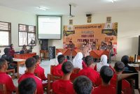 Polwan Polres Purbalingga mengajak siswa menyelamatkan sesama melalui kampanye program Rise And Speak di SMK Negeri Jateng, Selasa (16/9/2025) pagi. 