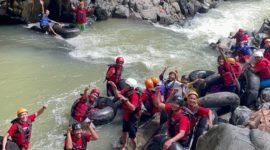 Wisata Tubing Genting di desa Wisata Getas, Kabupaten Kendal.