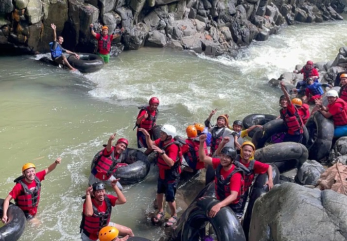 Wisata Tubing Genting di desa Wisata Getas, Kabupaten Kendal.