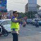 Kapolres Demak, AKBP Ari Cahya Nugraha, terjun langsung mengatur lalulintas dipagi hari.
