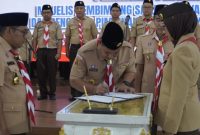 Kepala BNNP Jawa Tengah, Brigjen. Pol. Dr. H. Agus Rohmat menandatangani Pengukuhan dan Pelantikan Pengurus Saka Anti Narkoba Kabupaten Kendal masa bakti 2025–2030 di Pendopo Tumenggung Bahurekso, Kabupaten Kendal, Kamis (25/9).