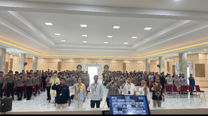 
Kegiatan Edukasi Keuangan bagi seluruh anggota Polri se-Jawa Tengah berlangsung di Gedung Borobudur, Polda Jateng  Kamis (25/9/2025).