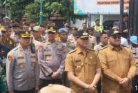 Kapolres Purbalingga, AKBP Achmad Akbar, terjun langsung dalam pengamanan aksi unjuk rasa (Unras) di depan Pendopo Dipokusumo Kabupaten Purbalingga, Senin (29/9/2025).