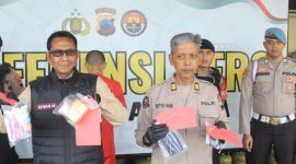 Kasat Reserse Narkoba Polres Purbalingga, AKP Ihwan Ma'ruf didampingi Kasi Humas AKP Setyo Hadi, saat gelar perkara, Selasa (30/9).
