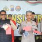 Kasat Reserse Narkoba Polres Purbalingga, AKP Ihwan Ma'ruf didampingi Kasi Humas AKP Setyo Hadi, saat gelar perkara, Selasa (30/9).
