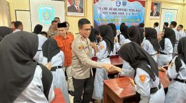 Kapolres Purbalingga, AKBP Achmad Akbar hadir langsung dalam kegiatan pembinaan dan penyuluhan kepada siswa di SMK YPT 1 Purbalingga, Kamis (9/10/2025).