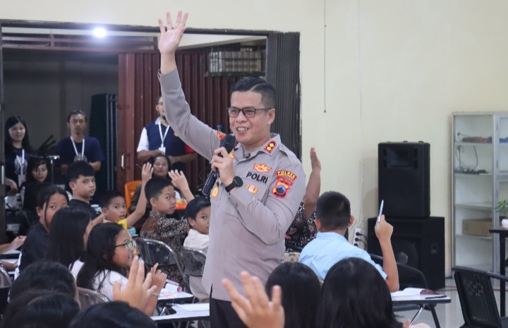 Kapolres Purbalingga, AKBP Achmad Akbar menjadi narasumber Seminar Kebangsaan di Gereja Santo Agustinus, Minggu (12/10/2025).
