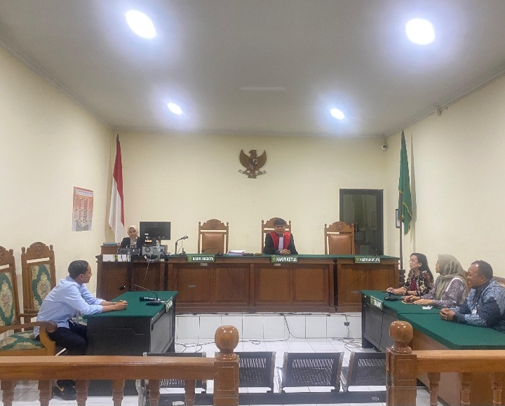 Suasana Sidang permohonan Praperadilan yang diajukan oleh tersangka Nur Ichsan, dalam perkara kepemilikan narkotika golongan I jenis ganja seberat 1 kilogram di Pengadilan Negeri Semarang.
