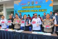 Konferensi pers kasus penipuan keuangan yang dilaporkan melalui Indonesia Anti-Scam Centre (IASC) 
di Markas Polda Sumut, Rabu (15/10).

