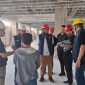 Tim dari Bidang Laboratorium Forensik Polda Jateng bersama Satreskrim Polres Purbalingga melaksanakan olah TKP di lokasi bangunan roboh menimpa kantor PLN Purbalingga, Senin (20/10/2025).