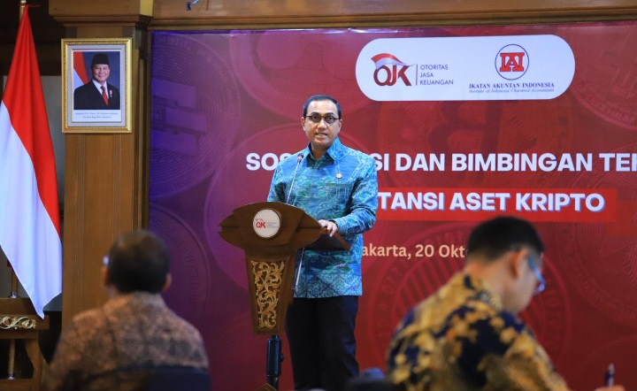 Kepala Eksekutif Pengawas Inovasi Teknologi Sektor Keuangan, Aset Keuangan Digital, KepalaEksekutif Pengawas Inovasi Teknologi Sektor 
Keuangan, Aset Keuangan Digital, dan Aset Kripto (IAKD) OJK, Hasan Fawzi, sedang memberikan sambutan.
