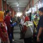 Anggota Polres Demak bersama Satgas Pangan Kabupaten Demak melakukan sidak ke sejumlah pasar tradisional, termasuk Pasar Bintoro, Kamis (23/10/2025).
