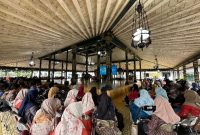 Sebanyak 200 peserta, terdiri dari perangkat daerah terkait, koordinator PKB, kepala desa, serta perwakilan POKJA Kampung KB yang telah berklasifikasi berkelanjutan, mengikuti Pembinaan Kelompok Kerja (POKJA) Kampung Keluarga Berkualitas, di Pendopo Bupati Wonosobo, Selasa (28/10/2025). 