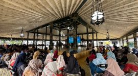 Sebanyak 200 peserta, terdiri dari perangkat daerah terkait, koordinator PKB, kepala desa, serta perwakilan POKJA Kampung KB yang telah berklasifikasi berkelanjutan, mengikuti Pembinaan Kelompok Kerja (POKJA) Kampung Keluarga Berkualitas, di Pendopo Bupati Wonosobo, Selasa (28/10/2025). 