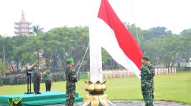 Kapok Sahli, Brigjen TNI Abdul Hanis, memimpin upacara peringatan Hari Sumpah Pemuda ke-97 Tahun 2025 yang digelar di Lapangan Makodam IV/Diponegoro, Selasa (28/10/2025).